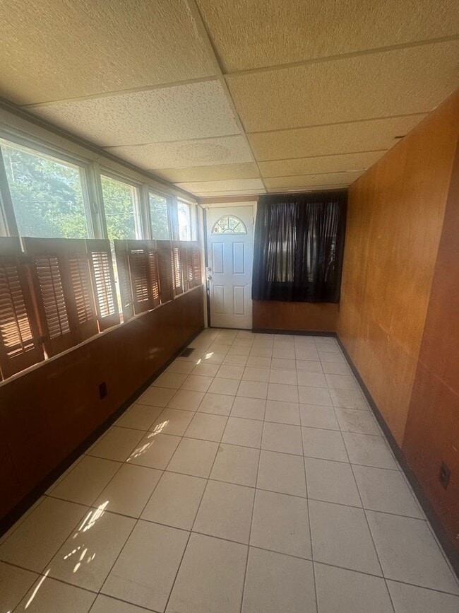 Photo - 2 bedroom/ 1 bathroom Duplex!