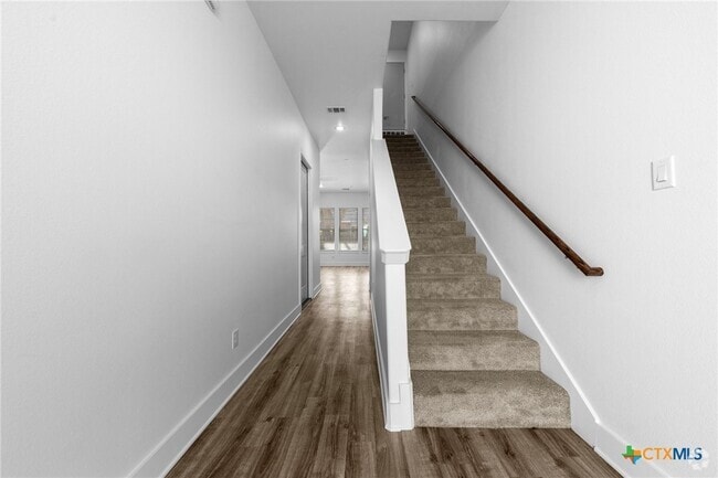 Building Photo - 6365 S 31st St Rental