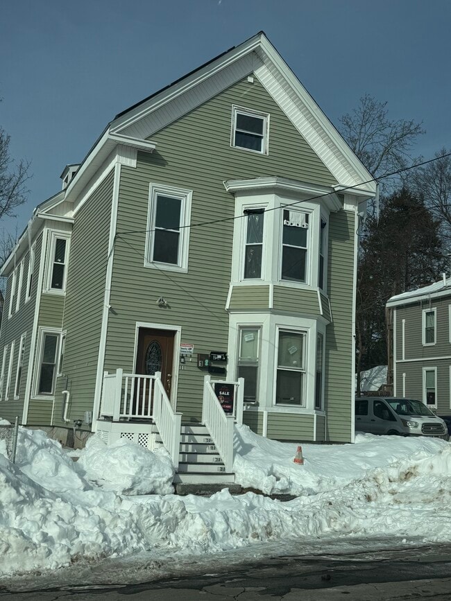 Building Photo - 11 10th Ave Unit #2