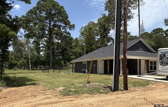 Building Photo - 518 Post Oak Dr