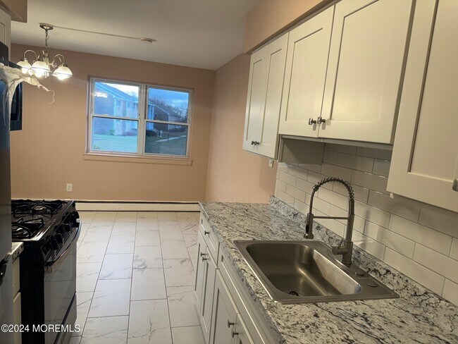 Photo - 16 Manchester Ct Unit C