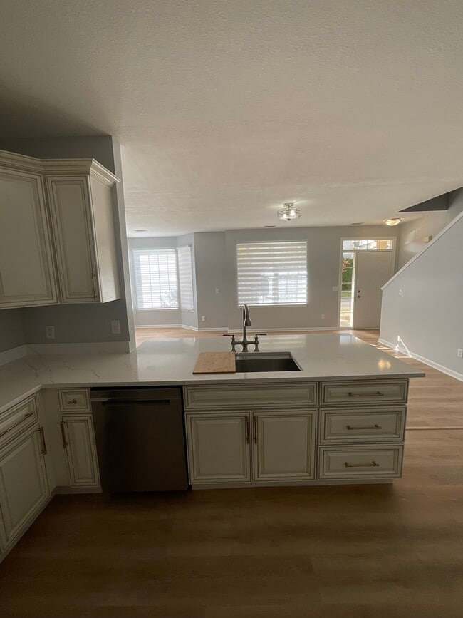 Photo - 28957 Cullen Dr