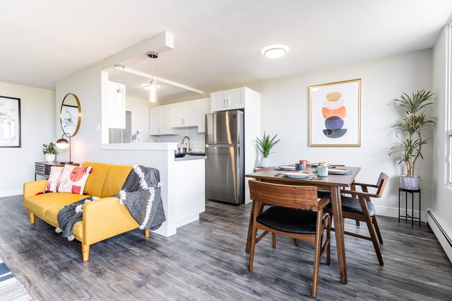 Building Photo - 1126-1154 Adelaide Street North