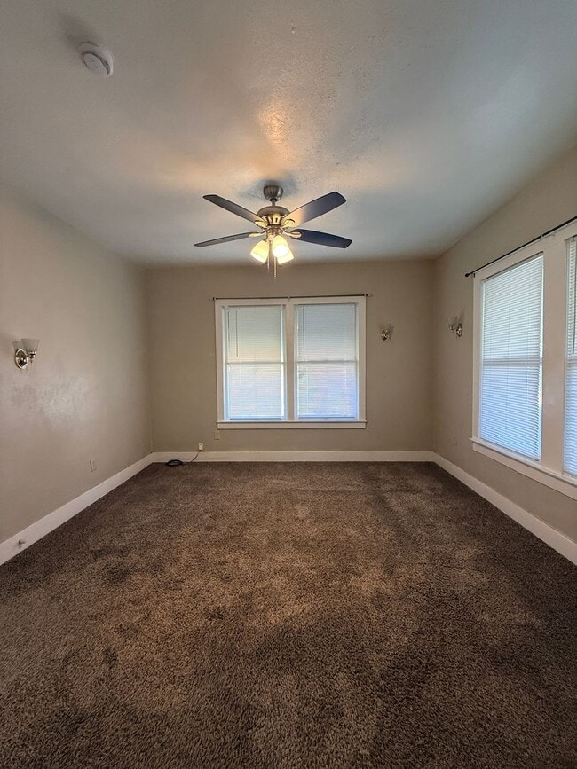 Photo - 3 Bedroom 2 Bath - Large Fenced Yard