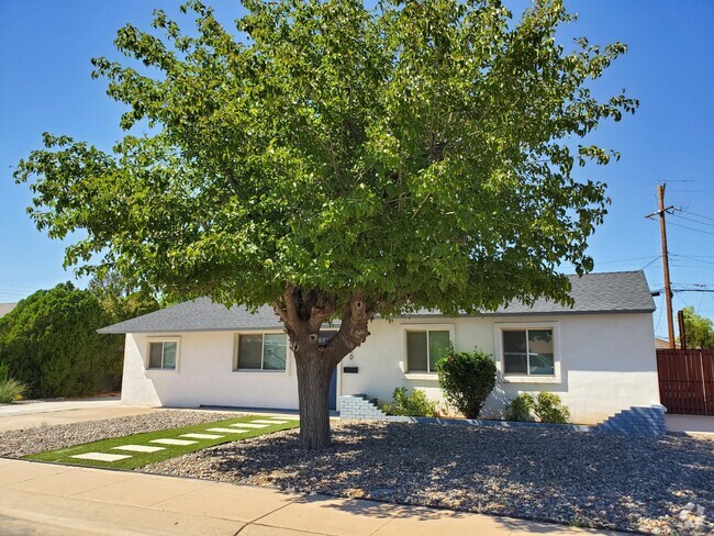 Building Photo - 8020 E Monte Vista Rd Rental