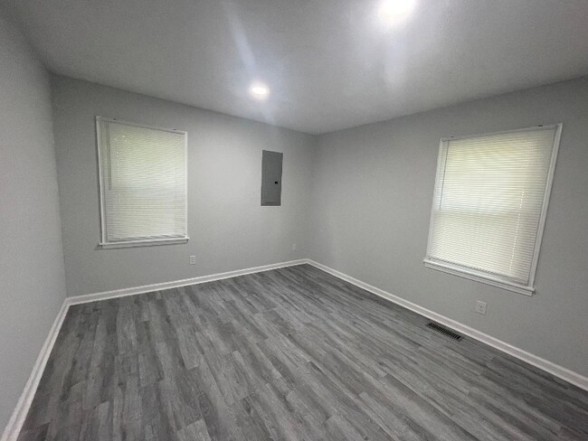 Photo - 306 W 13th St