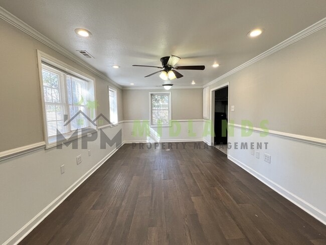 Photo - 472 Coleman Ave