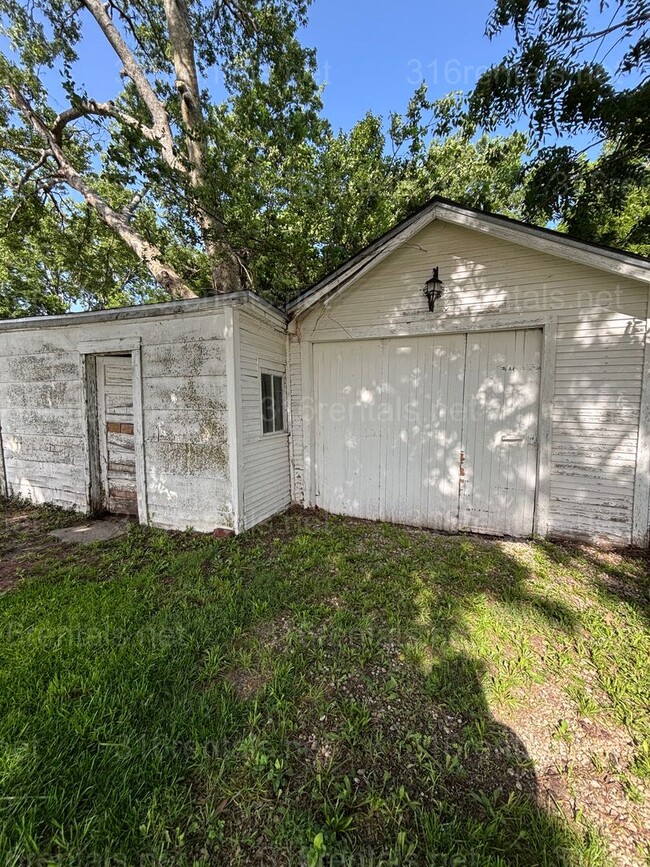 201 W Olive Ave