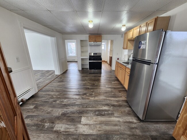 Building Photo - 37 Watson St Unit 2nd Floor Rental
