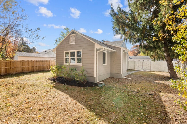 Photo - 210 Handel Rd