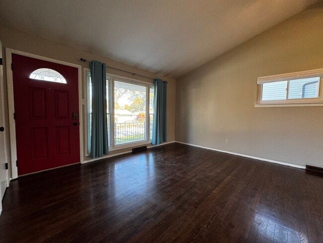 Photo - 556 Joshua Dr