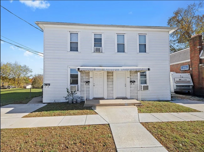 Building Photo - 1136 Unit 1136B