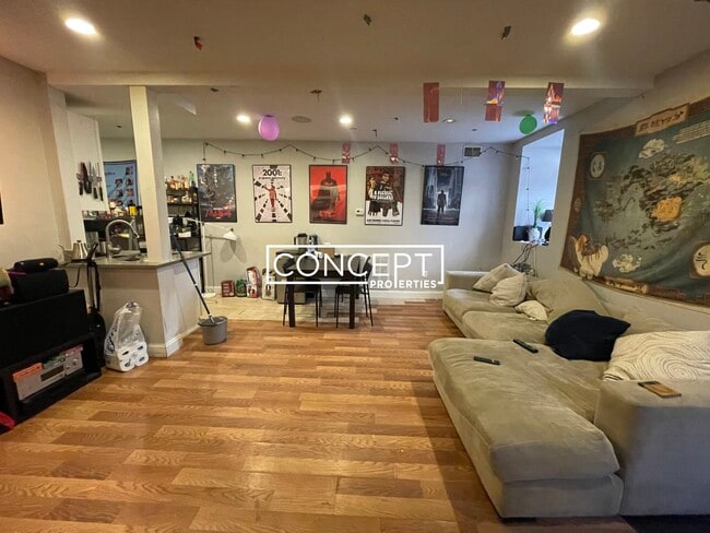 Photo - 721 Parker St