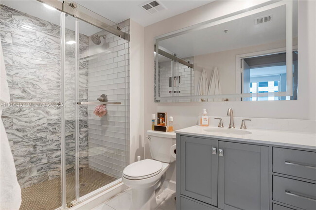 Photo - 335 S Biscayne Blvd