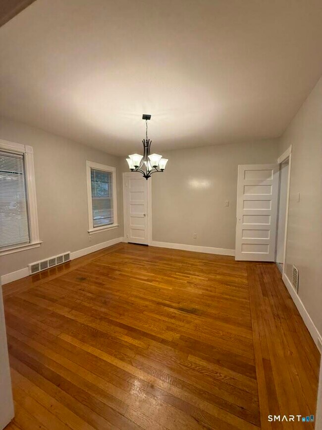 1239 Forest Rd Unit 1