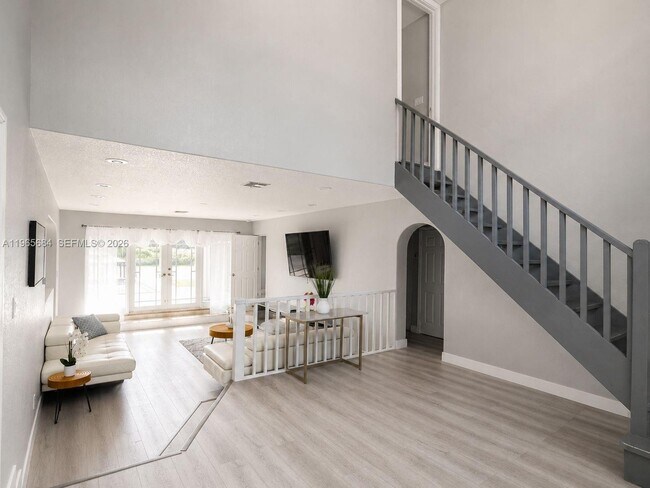 Photo - 901 SW 121st Ave