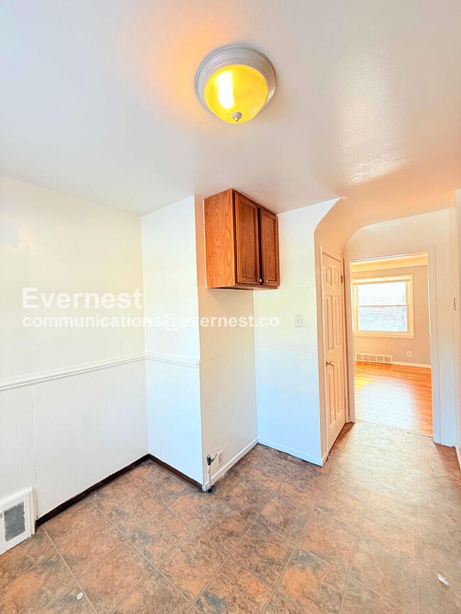 Photo - 17143 Ontario St