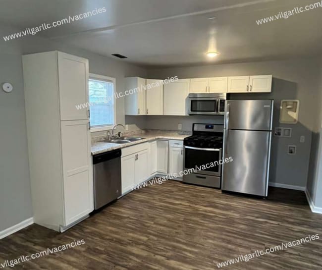 Building Photo - Discover comfort, convenience, and quality living in this beautifully updated 3-bedroom home! Wit...