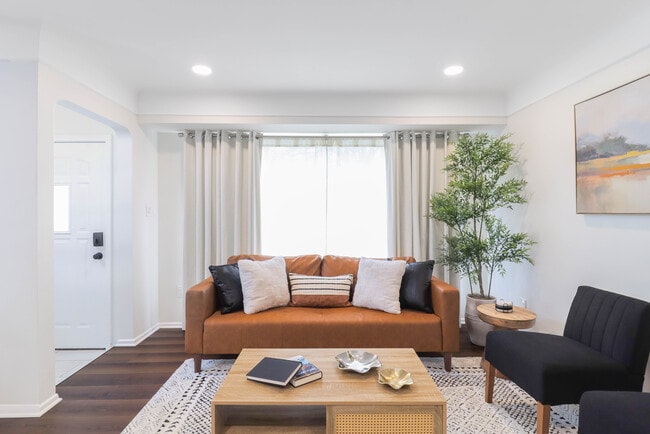 Photo - 29744 Rosslyn Ave