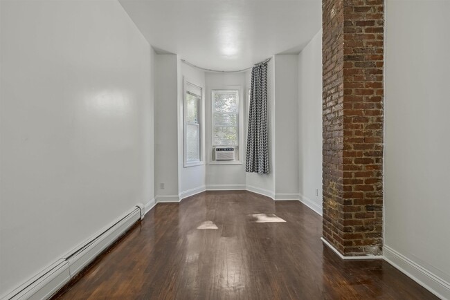 Photo - 247 Ogden Ave. Unidad 1A