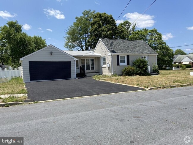 Building Photo - 304 W Evesham Rd Unit B-B Rental
