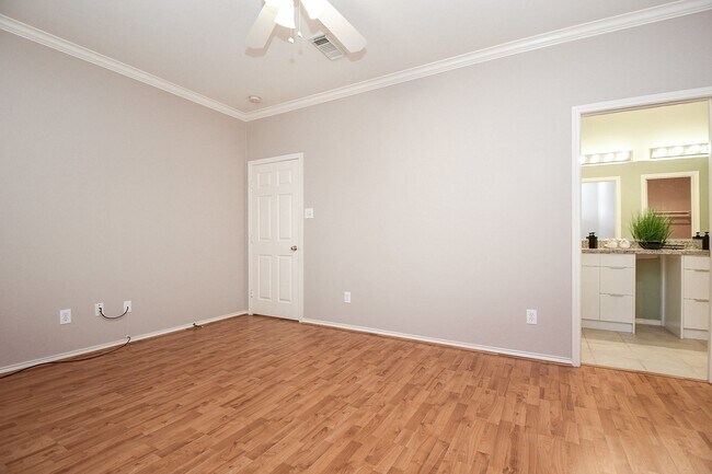 Photo - 4202 Creek Hollow Ln