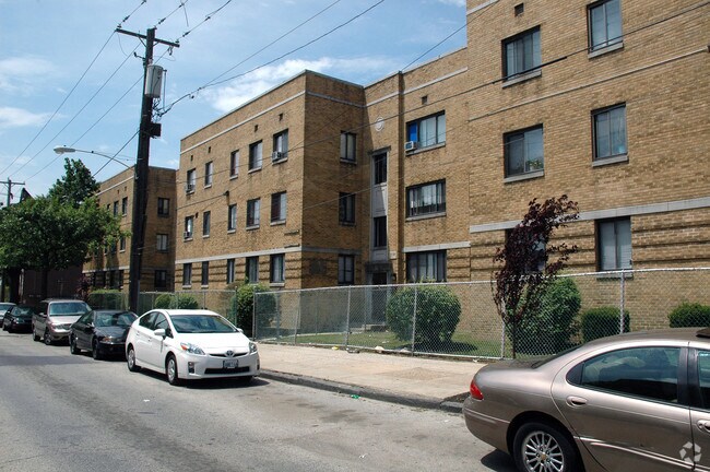 Exterior - Hedgerow Apartments