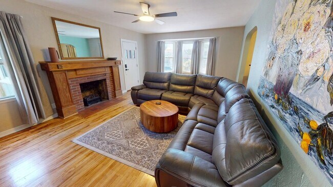 Photo - 425 Wisteria Rd