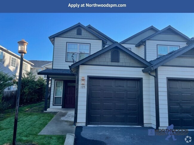 Building Photo - Beautiful 2 Bedroom 2.5 Bath Townhouse in ...