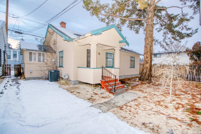 Building Photo - 829 Plumas St