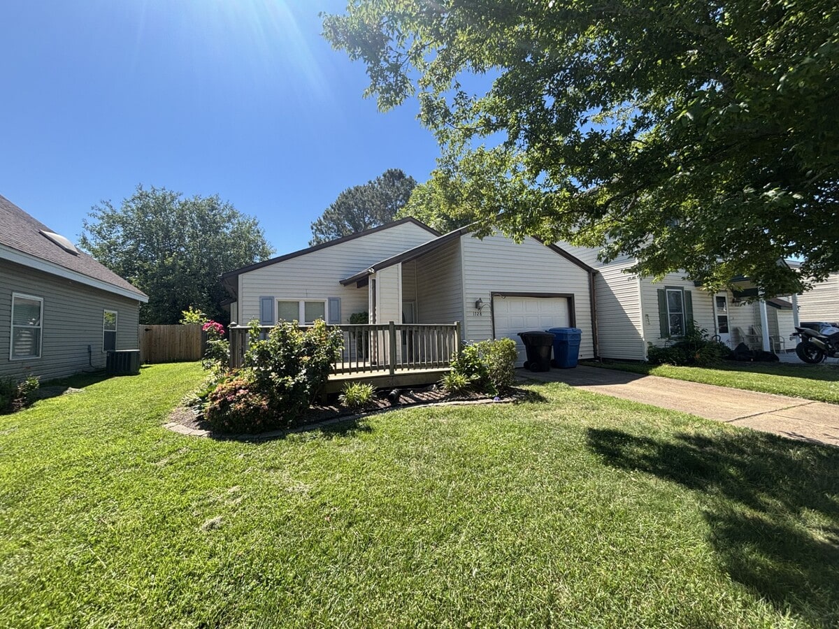 Photo - 1728 Rueger St