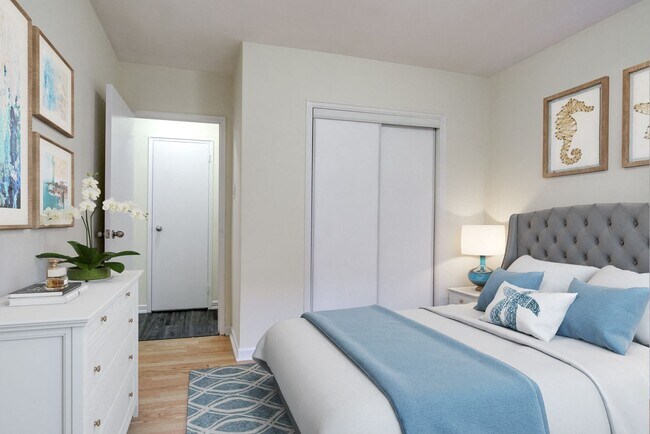 Photo - 53 McMurchy Avenue North