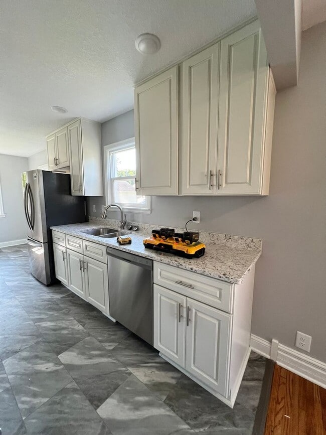 Photo - 7431 Langly Ave S