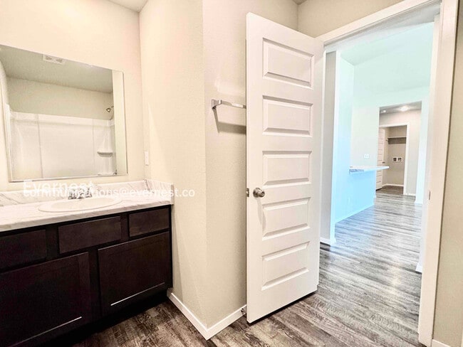 Photo - 8331 E Queens St