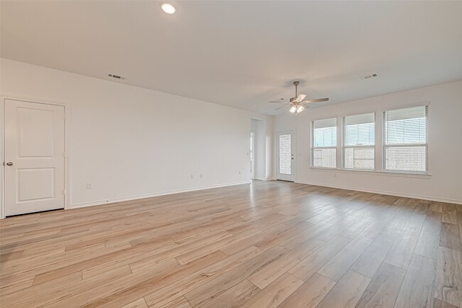 Photo - 1308 Tan Gable Ln