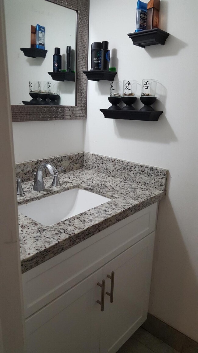 1305 W 46th St Unit 229