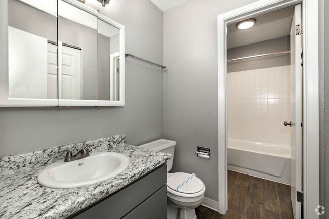 2BR, 1.5BA - 900SF - Primary Bathroom