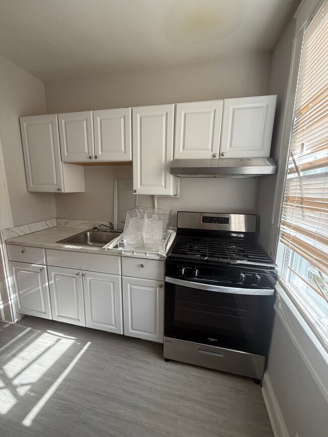 Building Photo - 741 Melville Ave