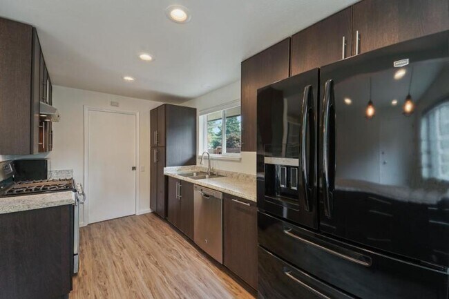 Photo - 3 bedroom in Seattle WA 98133