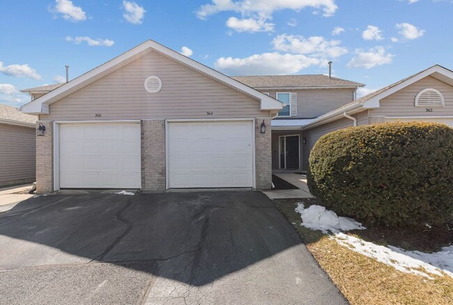 2 Bedroom 1.5 Bath Spacious Townhome - 2 Bedroom 1.5 Bath Spacious Townhome