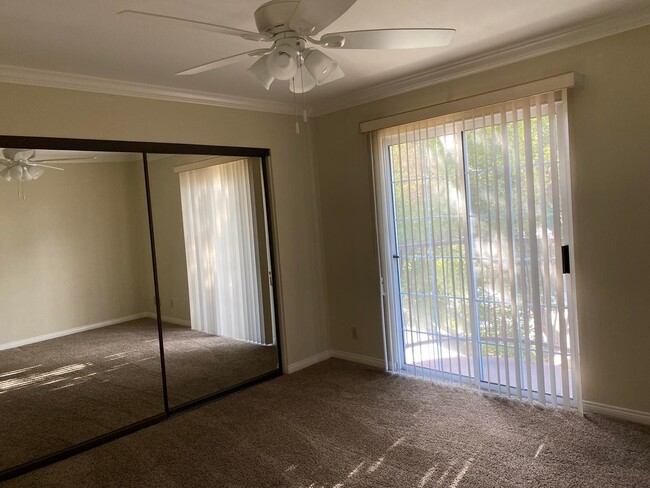 Photo - 400 N Hollywood Way