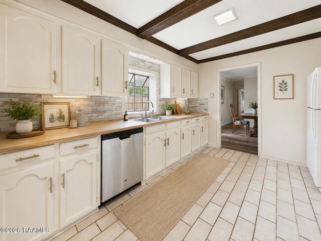 100 Oak Coulee Dr