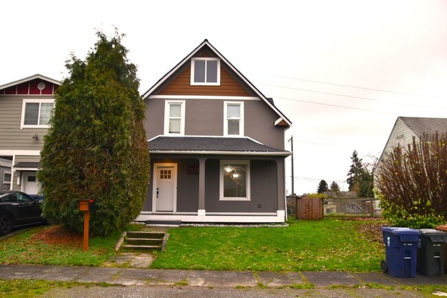 Building Photo - Fully Updated 3 Bedroom 2 Bath Tacoma 2 Story