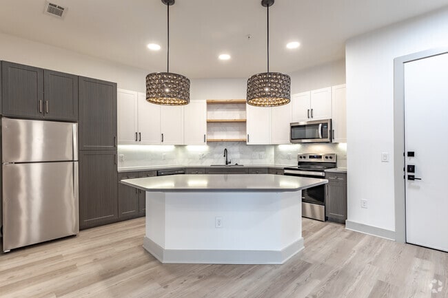 2BR, 2BA - 1209SF B2 - Kitchen - Bishop North