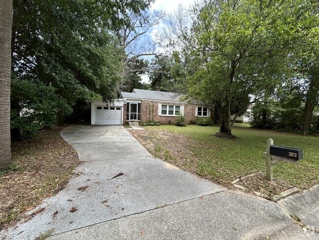 Building Photo - 303 Ariola Ave Rental
