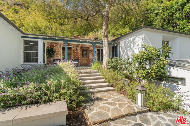 Photo - 1853 Nichols Canyon Rd