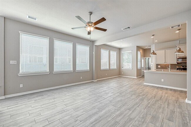 Photo - 572 Long Leaf Dr