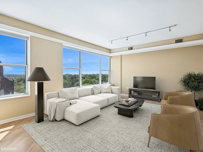 Building Photo - 77 S Evergreen Ave Unit 707 Rental