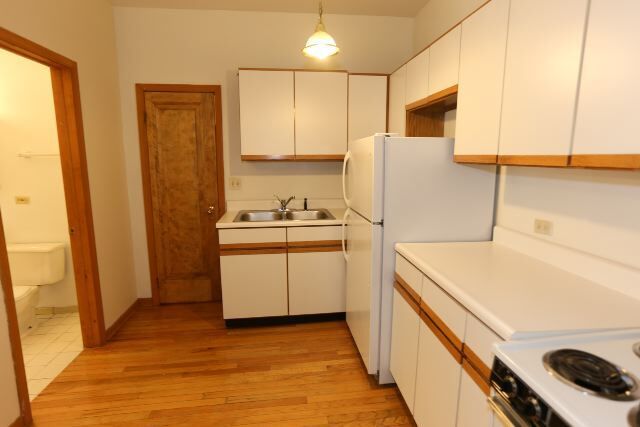 Photo - 653 W Barry Ave Unidad 504