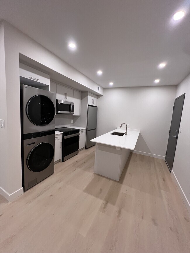 Photo - 79 Marquette Ave Unit 2